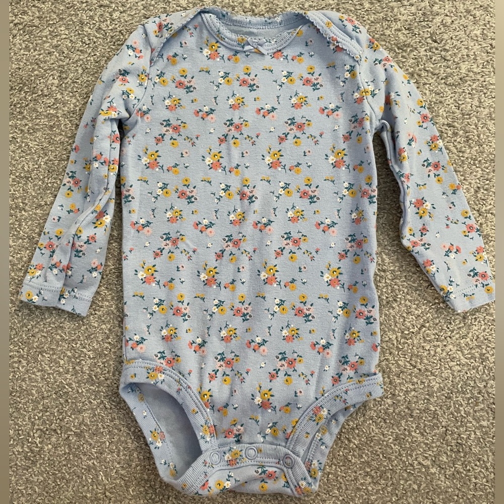 5 for $10🟢 Carter’s Floral Bodysuit. Size 12M. EUC.